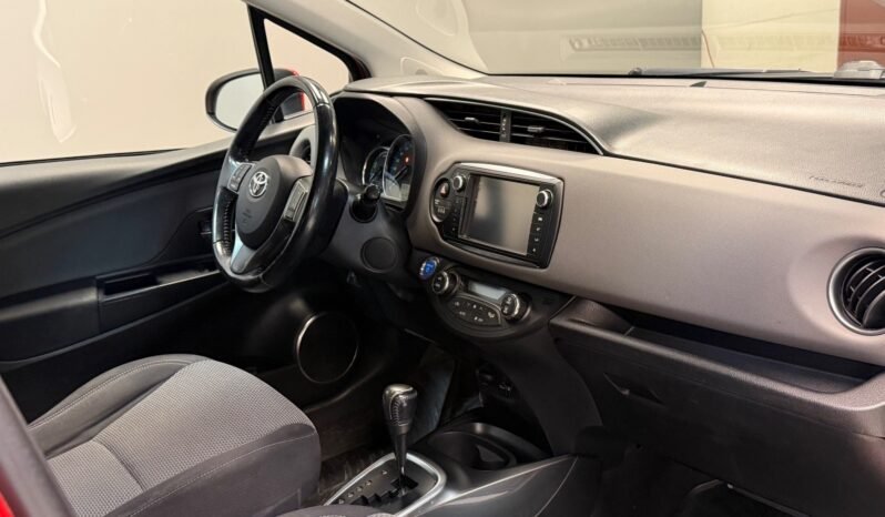 
								Toyota Yaris Hybrid full									