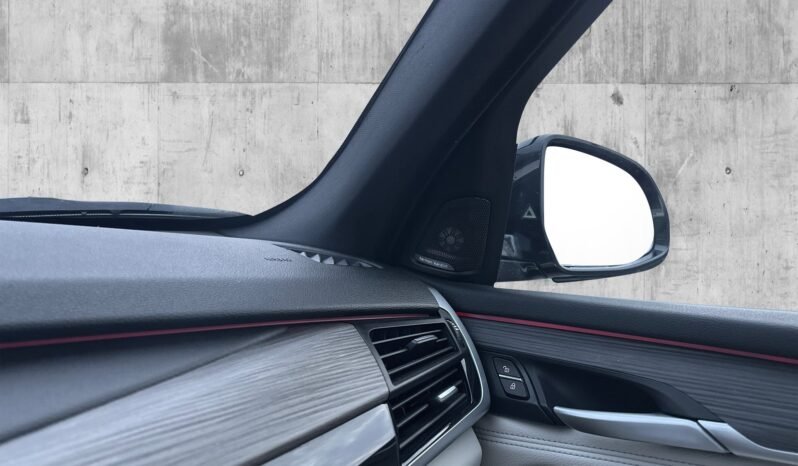 
								BMW X5 xDrive40e M-Sport full									