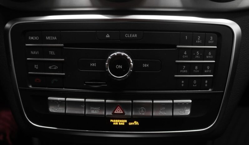 
								Mercedes-Benz CLA 180 AMG Line full									