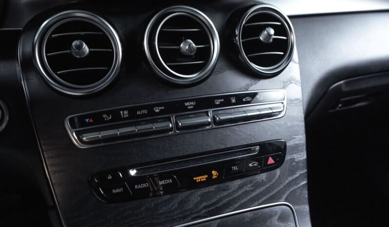 
								Mercedes-Benz GLC 350 e Plug-in Hybrid AMG full									