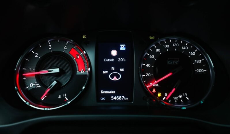 
								Toyota HiLux 2.8 D-4D 204 ch D-Cab 4WD GR Sport full									