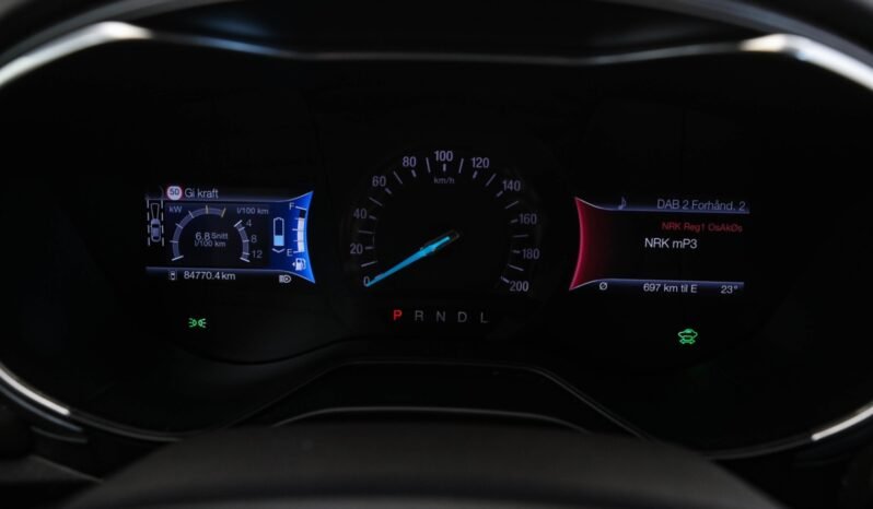 
								Ford Mondeo Hybrid full									