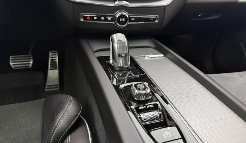 
								Volvo XC60 T8 AWD R-Design full									