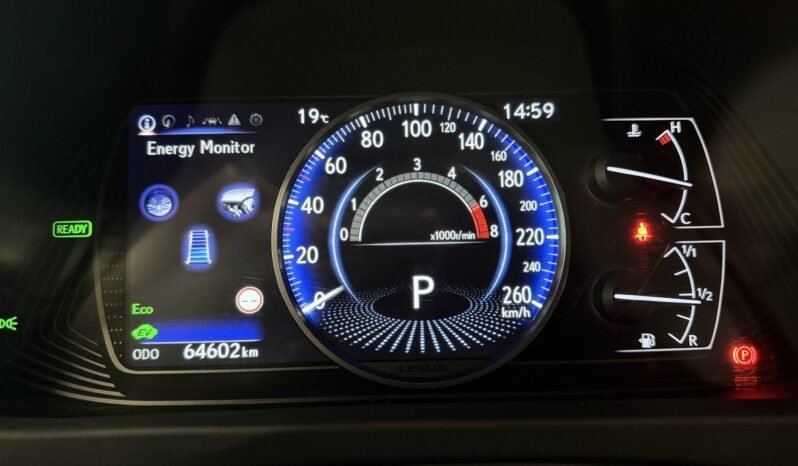 
								Lexus UX 250h AWD Luxury full									