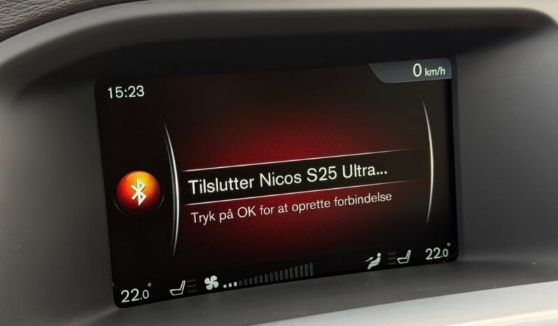 
								Volvo V60 D5 Twin Engine AWD Momentum full									