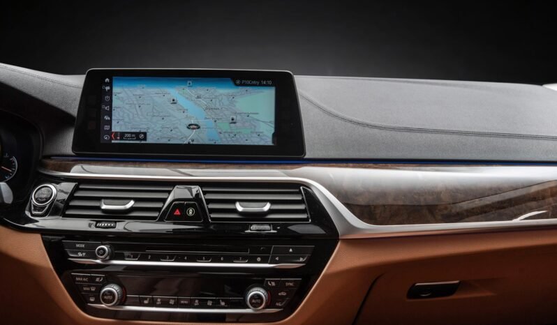 
								BMW 530d xDrive Luxury Line full									