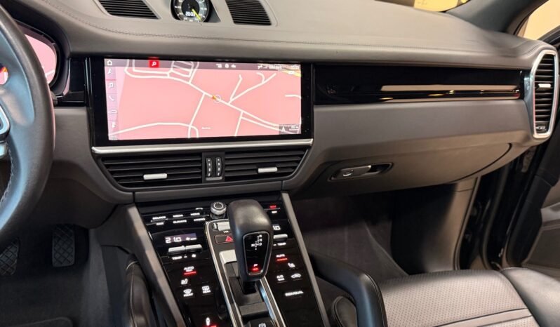 
								Porsche Cayenne E-Hybrid Sport Design full									