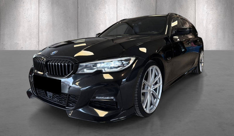 
								BMW 330e xDrive Touring M Sport full									