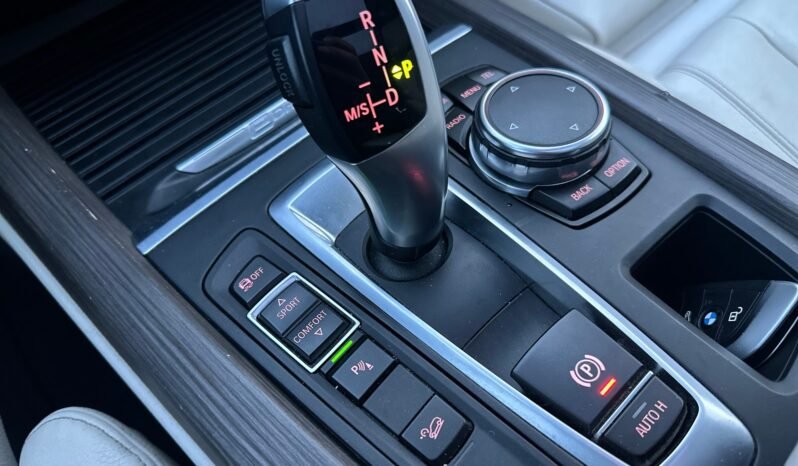 
								BMW X5 xDrive40e M-Sport full									