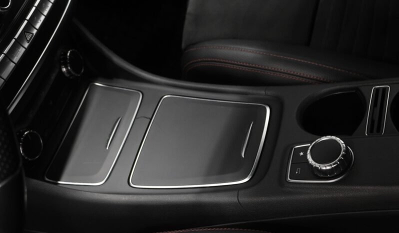 
								Mercedes-Benz CLA 180 AMG Line full									