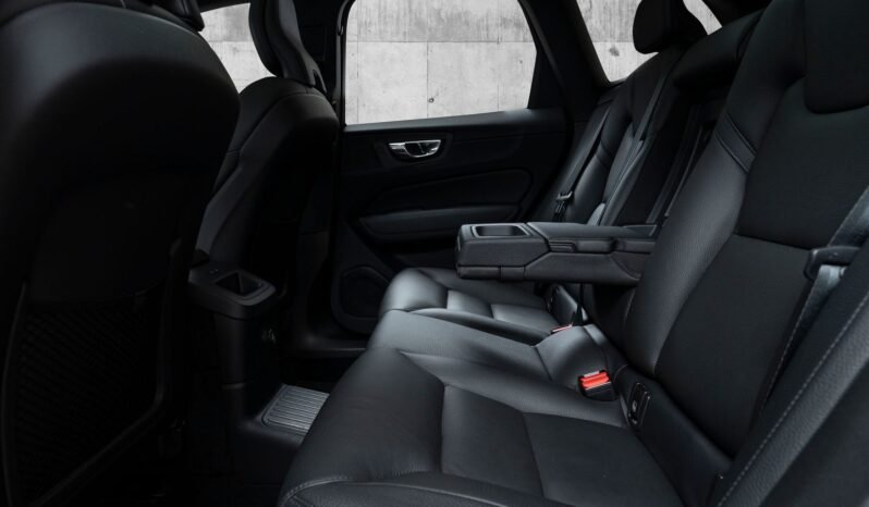 
								Volvo XC60 T8 Twin Engine AWD full									