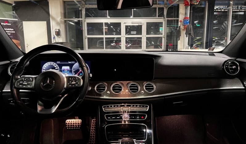 
								Mercedes-Benz E 300 de 4MATIC 2x AMG full									