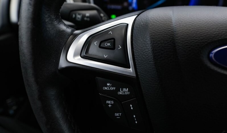 
								Ford Mondeo Hybrid full									
