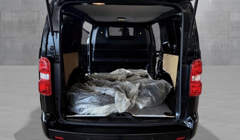 
								Toyota Proace 2.0 D 177 ch Comfort Plus L2H1 THB Automatique full									