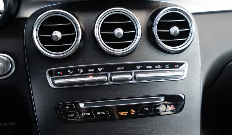
								Mercedes-Benz GLC 250 d 4MATIC Coupé AMG full									