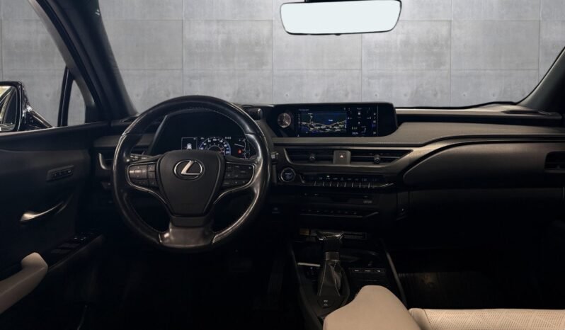 
								Lexus UX 250h AWD Luxury full									