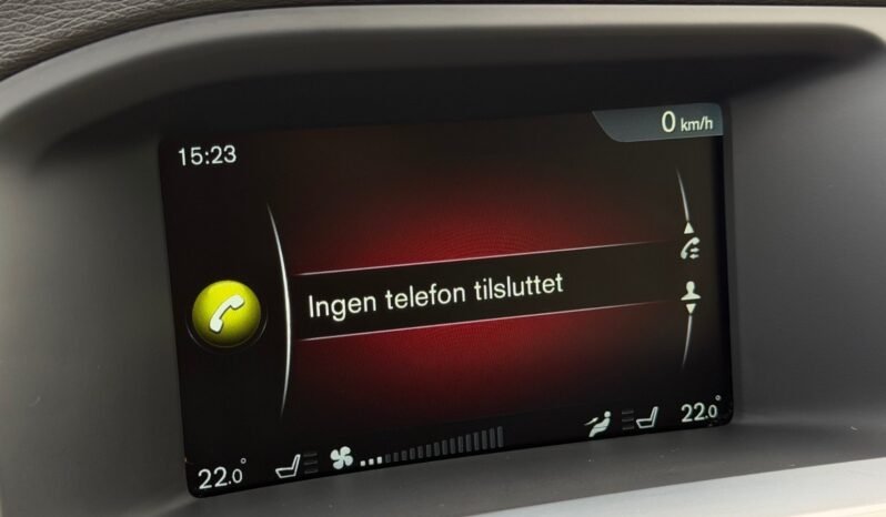
								Volvo V60 D5 Twin Engine AWD Momentum full									
