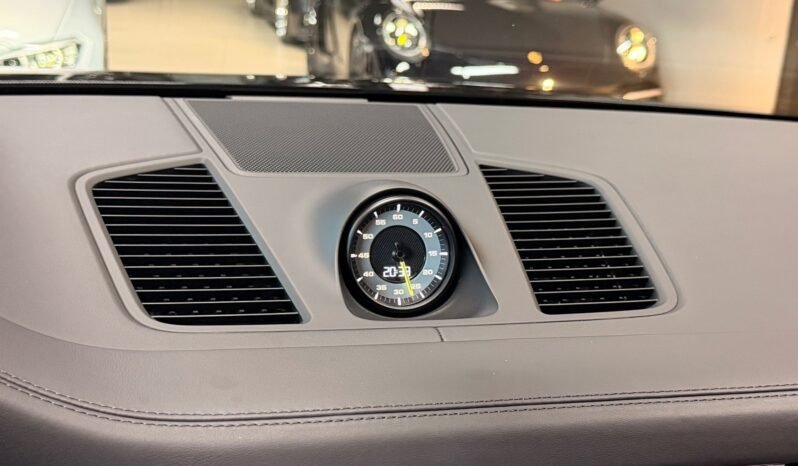 
								Porsche Cayenne E-Hybrid Sport Design full									