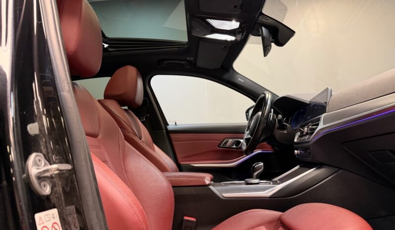 
								BMW 330e xDrive M-Sport full									