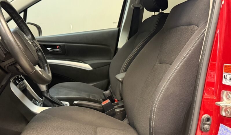 
								Suzuki SX4 S-Cross Hybrid 4×4 143 ch full									