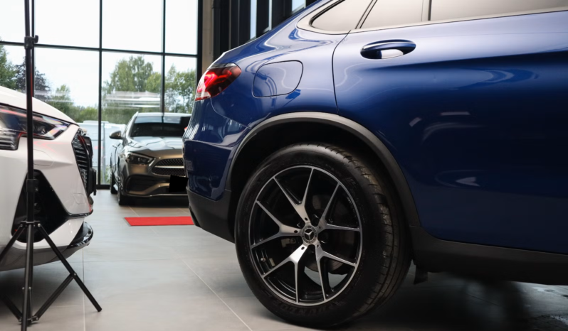 
								Mercedes-Benz GLC 300 e 4MATIC Coupé AMG Designo Night full									