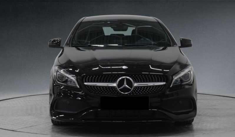 
								Mercedes-Benz CLA 180 AMG Line full									