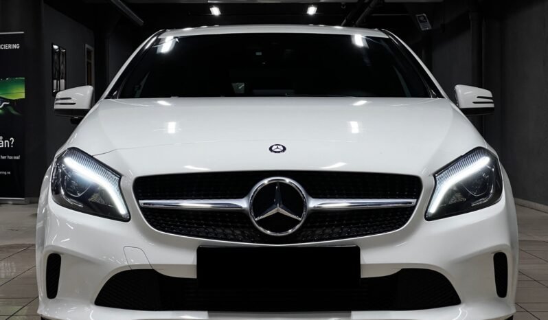 
								Mercedes-Benz A 180 full									