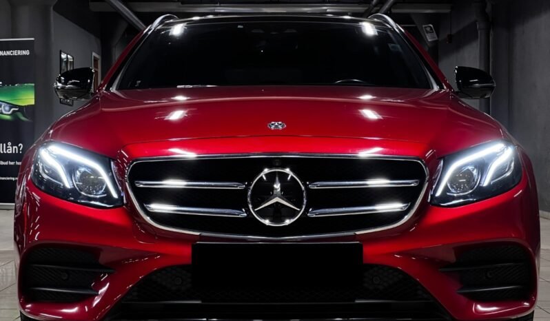 
								Mercedes-Benz E 300 de 4MATIC 2x AMG full									