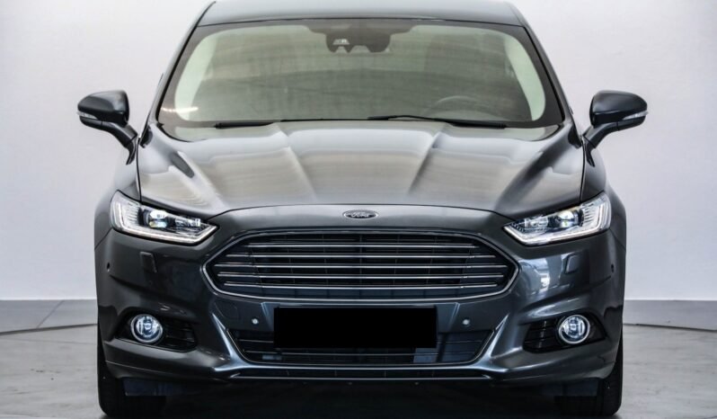 
								Ford Mondeo Hybrid full									