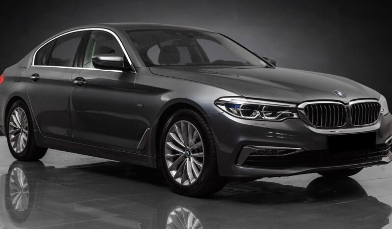
								BMW 530d xDrive Luxury Line full									