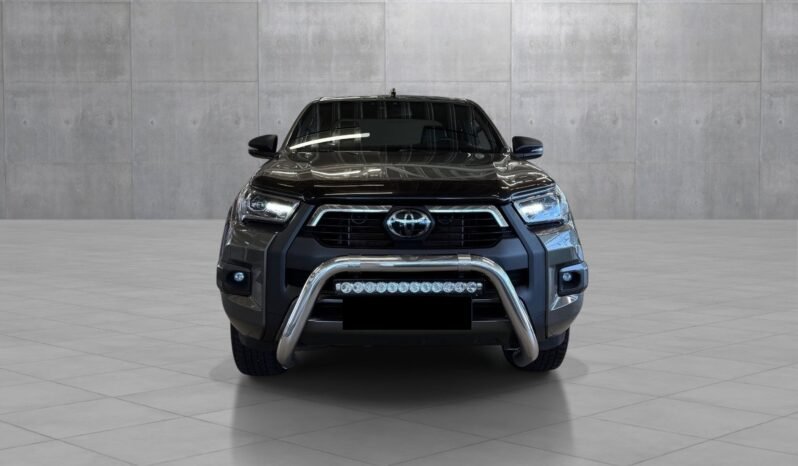 
								Toyota HiLux 2.8 D-4D 204 ch D-Cab 4WD SR+ Invincible X Automatique full									