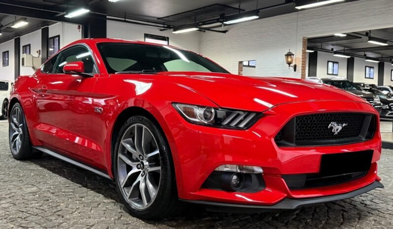 
								Ford Mustang GT Coupé 5.0 V8 full									