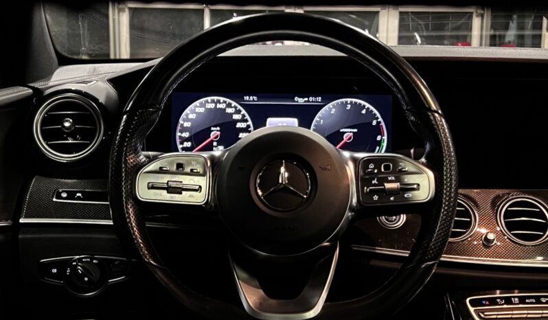 
								Mercedes-Benz E 300 de 4MATIC 2x AMG full									