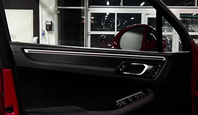 
								Porsche Macan GTS full									