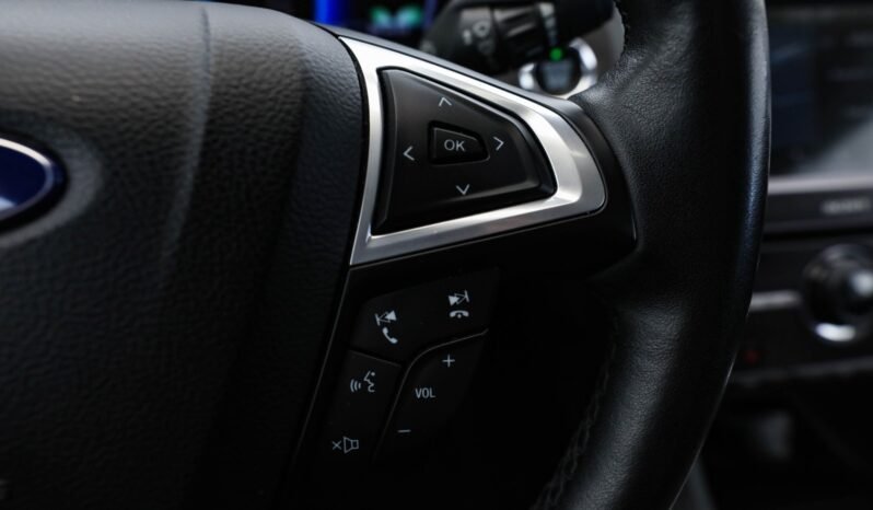 
								Ford Mondeo Hybrid full									