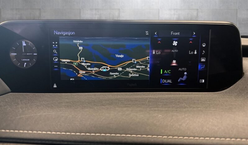 
								Lexus UX 250h AWD Luxury full									