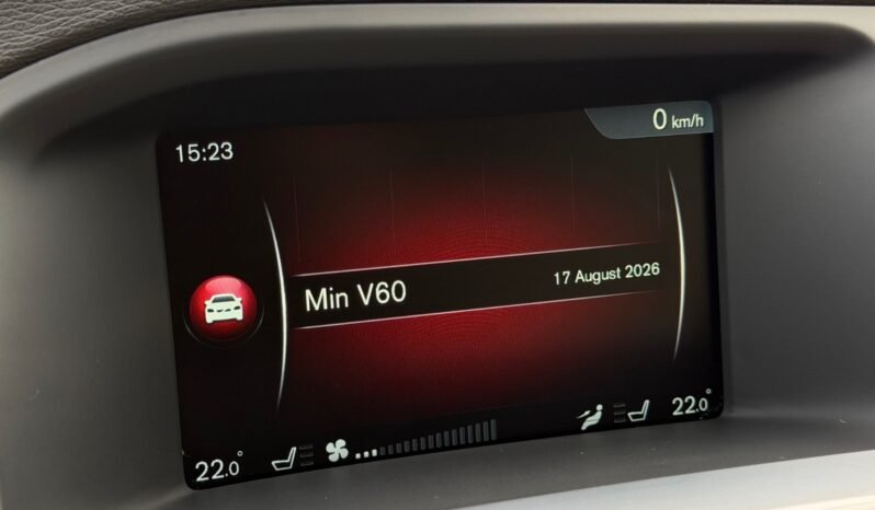 
								Volvo V60 D5 Twin Engine AWD Momentum full									