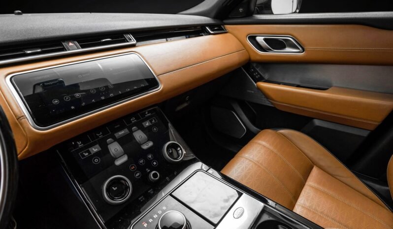 
								Land Rover Range Rover Velar 3.0D 300 ch R-Dynamic HSE full									