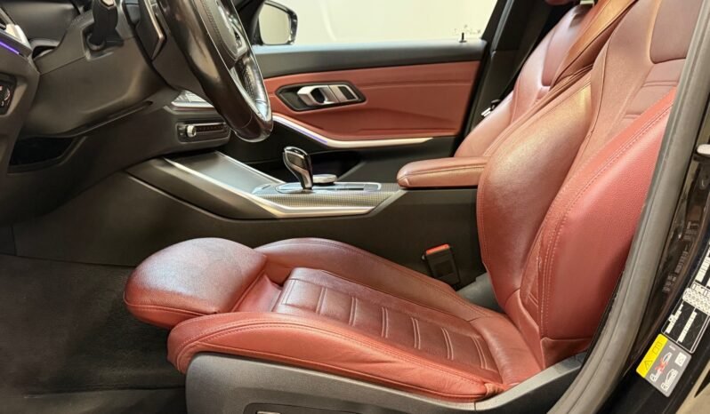
								BMW 330e xDrive M-Sport full									