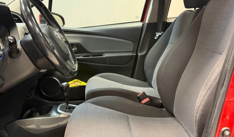 
								Toyota Yaris Hybrid full									