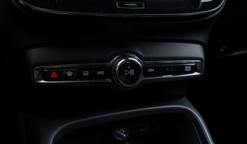 
								Volvo XC40 T5 Twin Engine Momentum full									