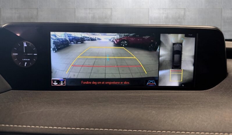 
								Lexus UX 250h AWD Luxury full									