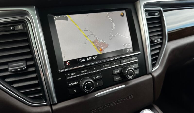 
								Porsche Macan Turbo full									