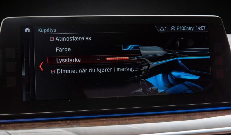 
								BMW 530d xDrive Luxury Line full									