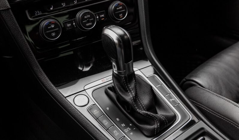 
								Volkswagen Golf VII Facelift R full									