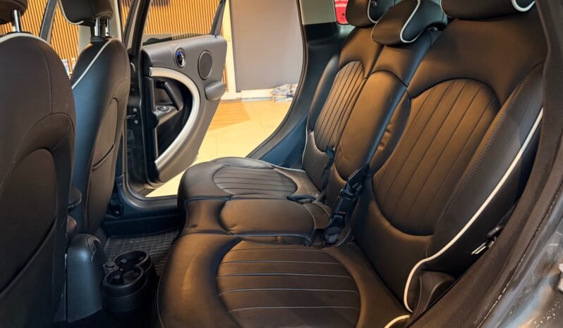 
								MINI Countryman Cooper ALL4 full									