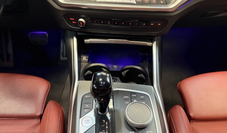 
								BMW 330e xDrive M-Sport full									