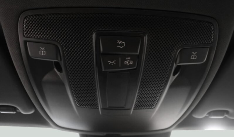 
								Mercedes-Benz CLA 180 AMG Line full									