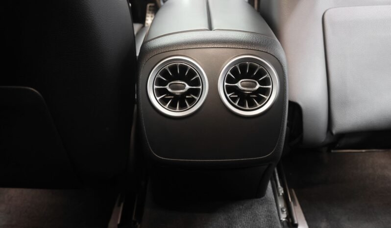 
								Mercedes-Benz E 300 AMG full									