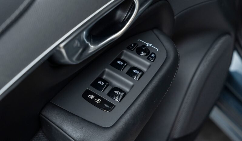 
								Volvo XC90 T8 Recharge Ultra Bright full									